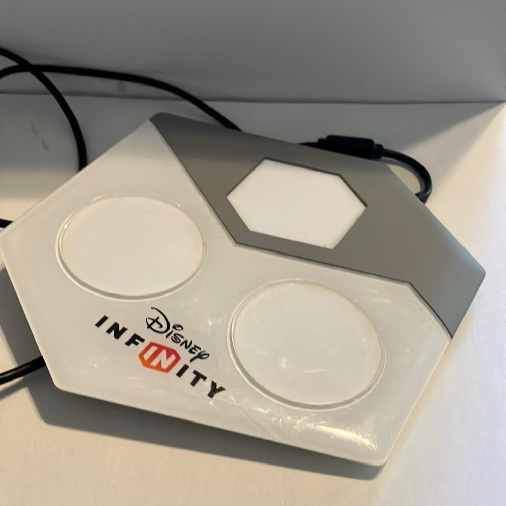 Disney Infinity‎ Hexagonal Base Pad - White and Gray